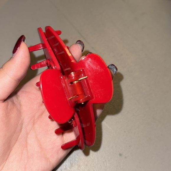 SKIMS Claw Clip - Picture 4 of 4